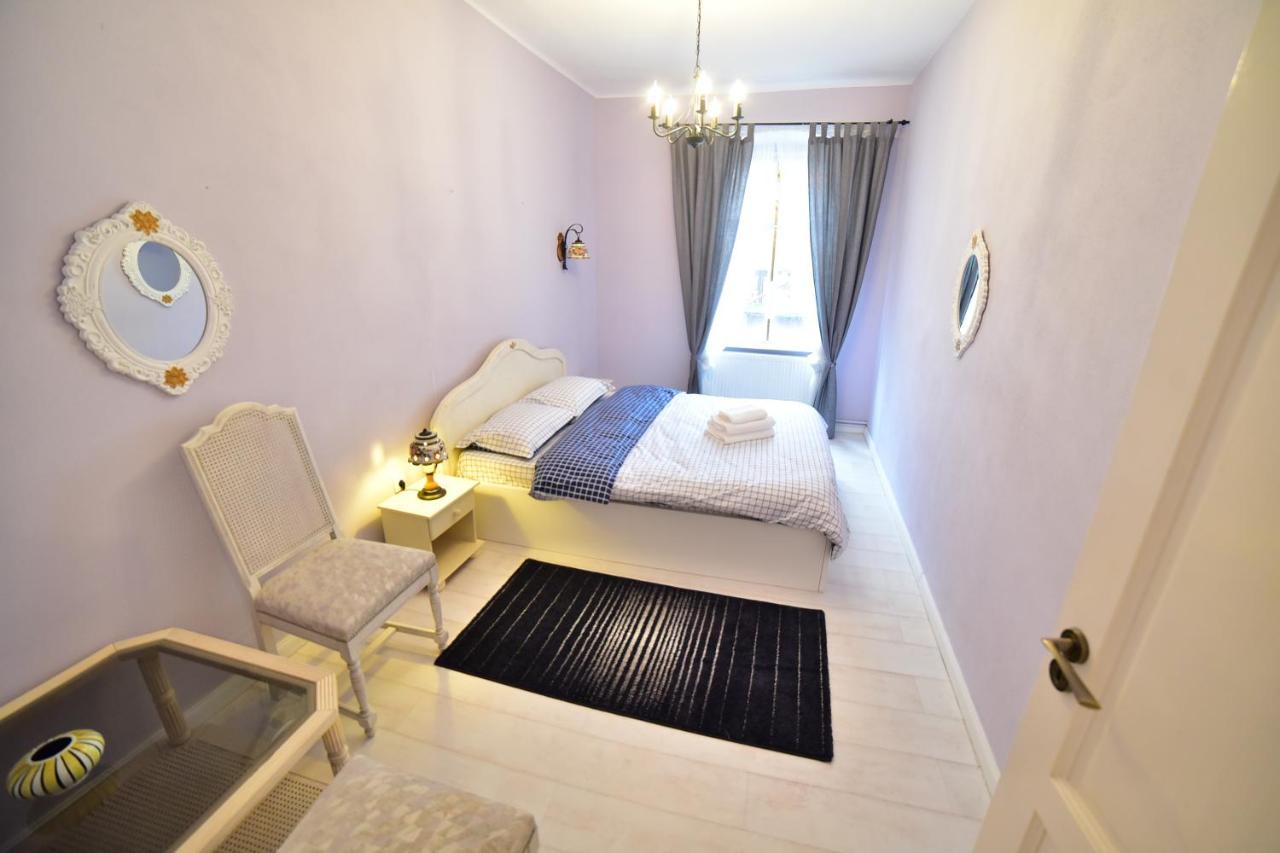 Flh - Anna's Apartment